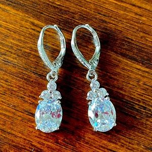 Brand new costume jewelry tear drop clear stone earrings